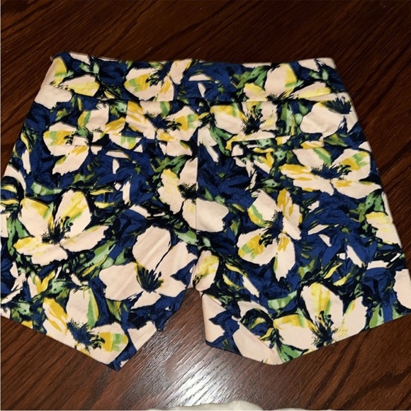 Floral Women's Shorts - Picture 3 of 4